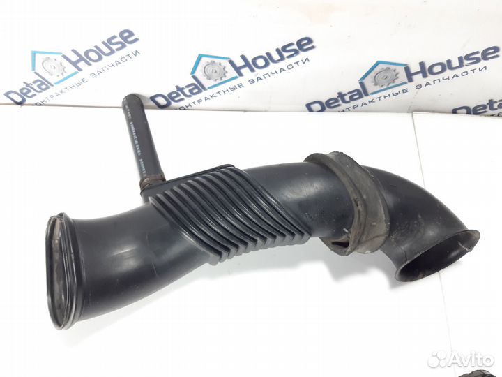 Патрубок воздушного фильтра Volkswagen Touareg 3.0