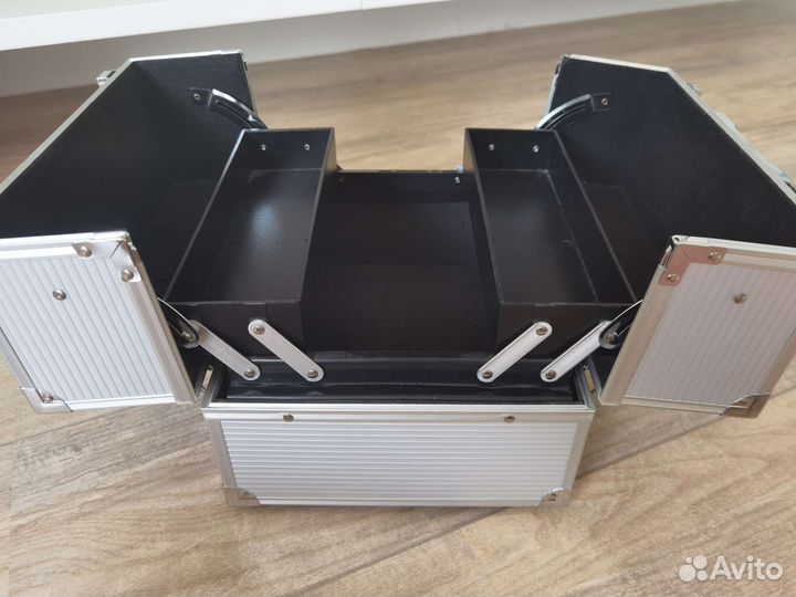 Бьюти Кейс чемодан визажиста