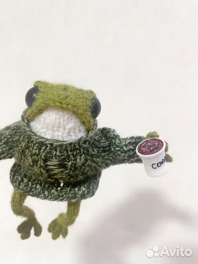 Лягушонок в свитере