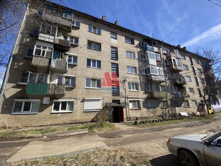 Комната 13 м² в 5-к., 2/5 эт.