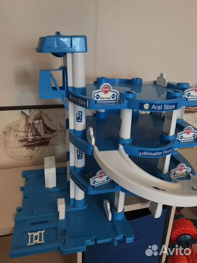 Трек, паркинг, парковка многоуровневая