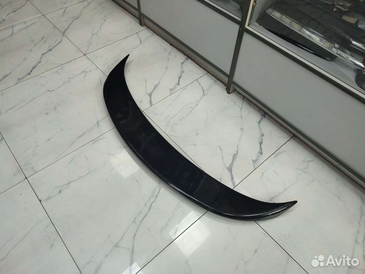 Спойлер на крышку багажника Toyota Camry V70