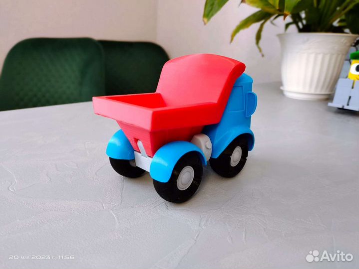 Грузовичок Лева