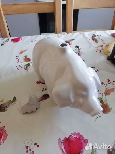 Фарфоровая большая свинка