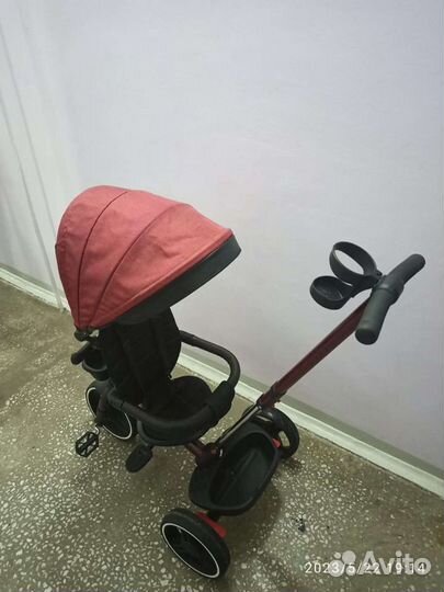 Трехколесный велосипед с ручкой