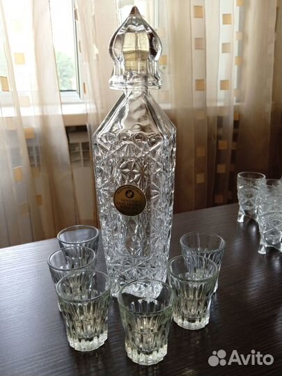 Хрусталь.Графины,рюмки.Салфетница.Цветок. Розетки