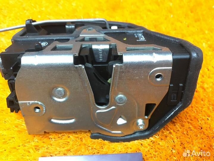 Замок двери задний правый Bmw 3-Series E90 N46B20B