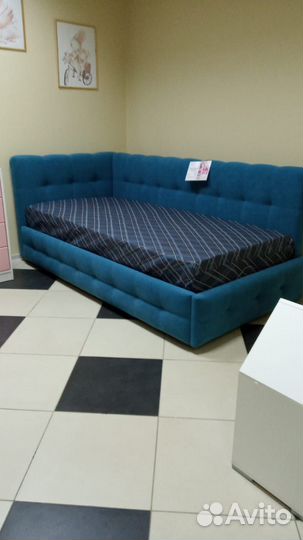 Детская кровать с подъемным механизмом