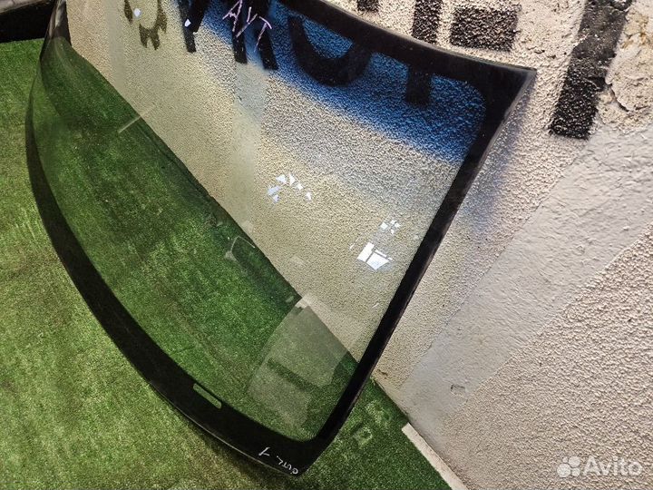 Стекло лобовое на Outlander 1 оригинал