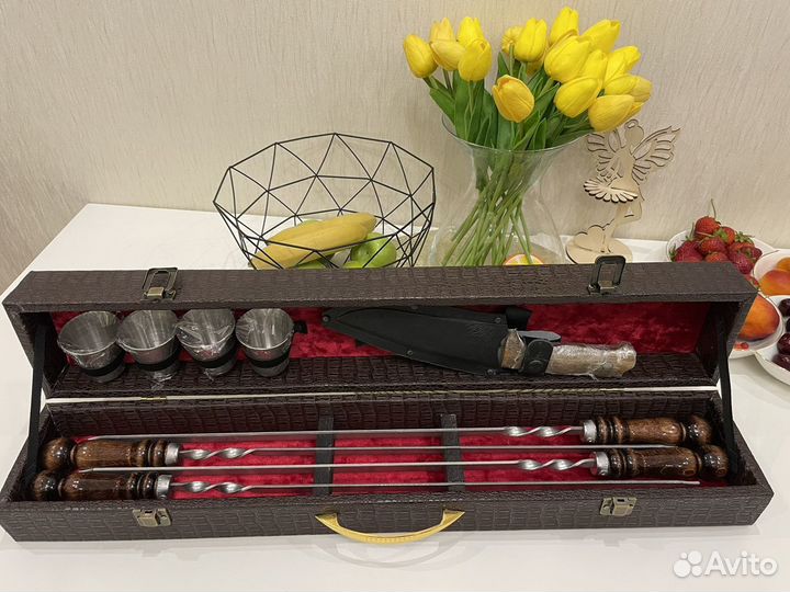 Подарочный набор шампуров в чемодане