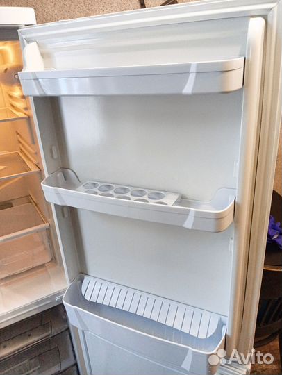 Холодильник indesit