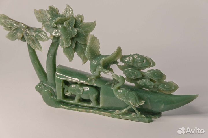 Нефритовая статуэтка