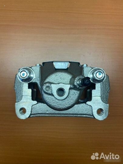 Суппорт тормозной левый Toyota