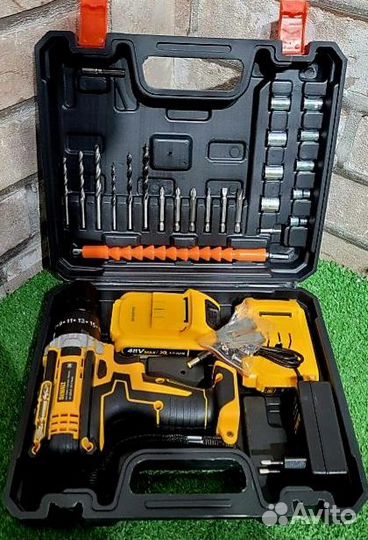 16728) Шуруповерт DeWalt