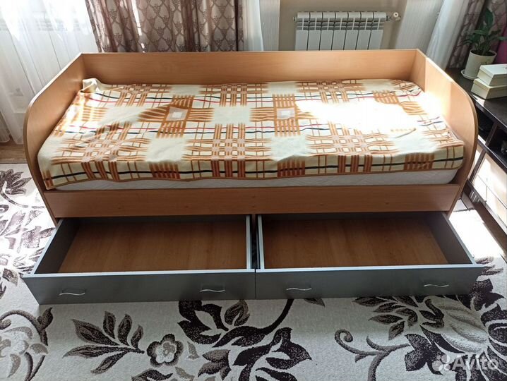 Кровать с матрасом
