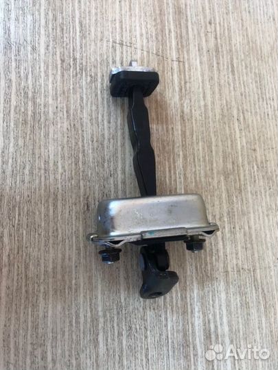 Ограничитель двери передний правый Ssangyong