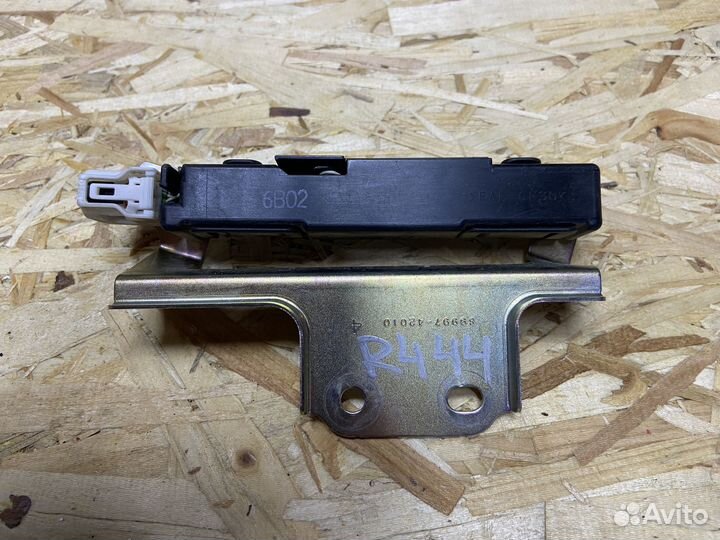 Датчик бесключевого доступа Toyota RAV 4 40