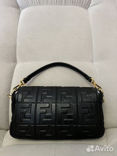 Знаковая модель Fendi baguette