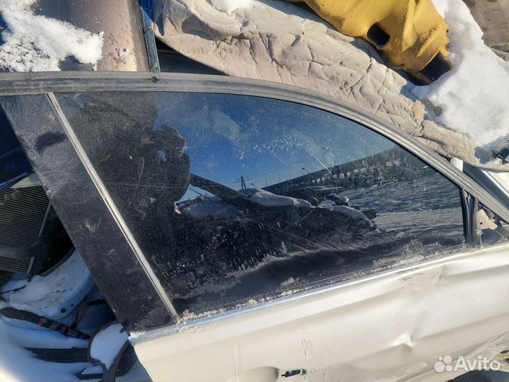 Стекло двери переднее правое Bmw f30