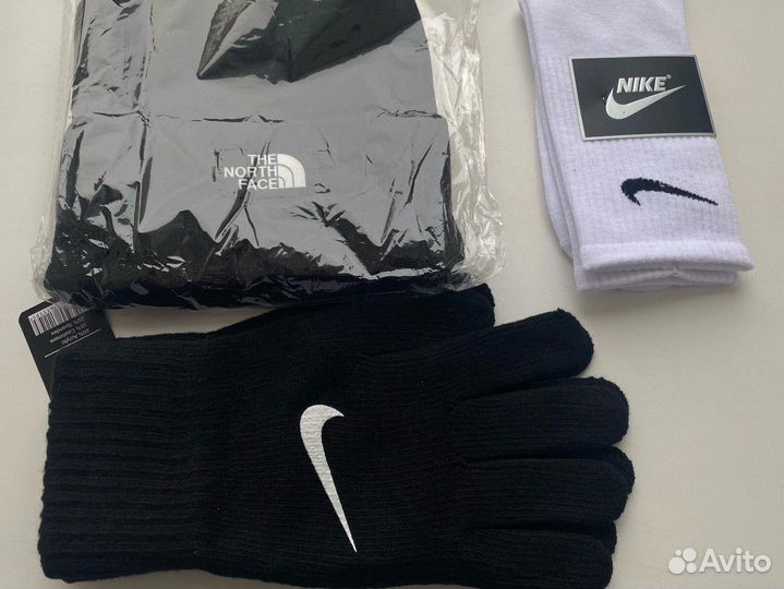 Комплект 3В1 Шапка TNF и перчатки nike