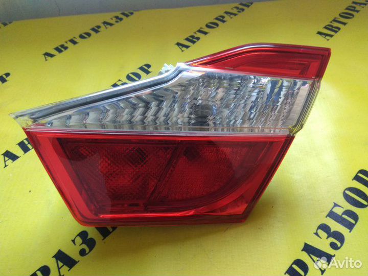Фонарь задний правый внутренний Toyota Camry 50
