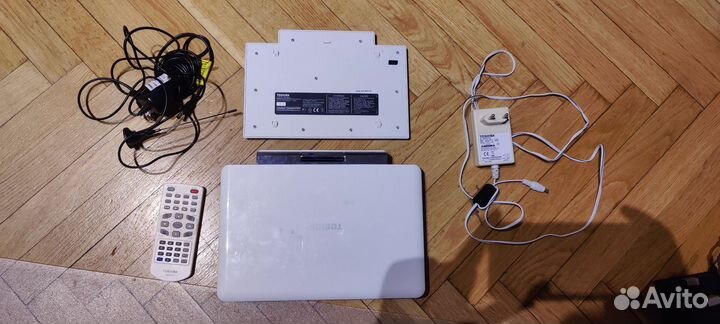 Портативный DVD плеер и Телевизор Toshiba