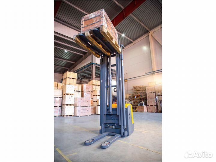Штабелёр с площадкой