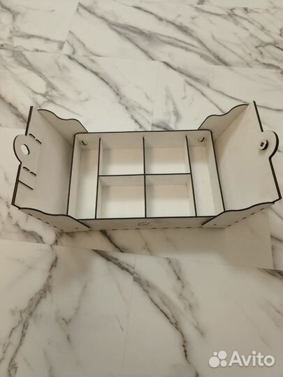 Деревянная шкатулка