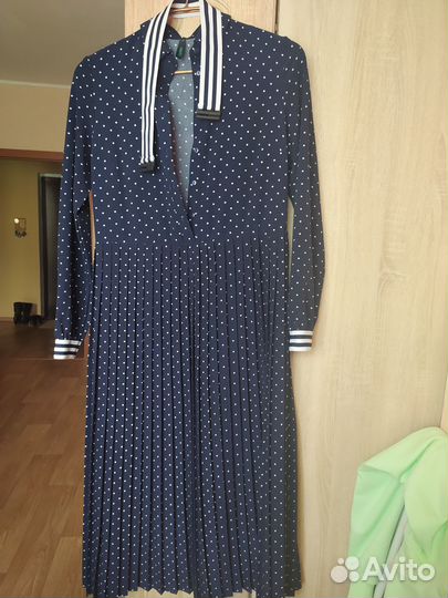 Платье с длинным рукавом