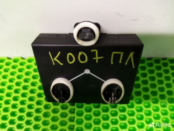 Блок управления дверью передний левый Volkswagen