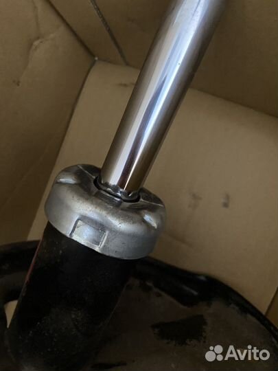 Амортизатор передний левый toyota Rav 4 II 1,8/2,0