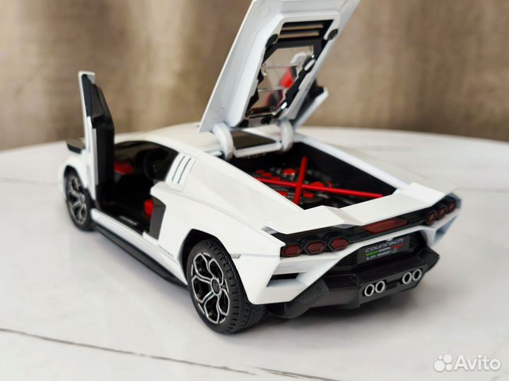 Инерционная машинка Lamborghini Countach 1:24