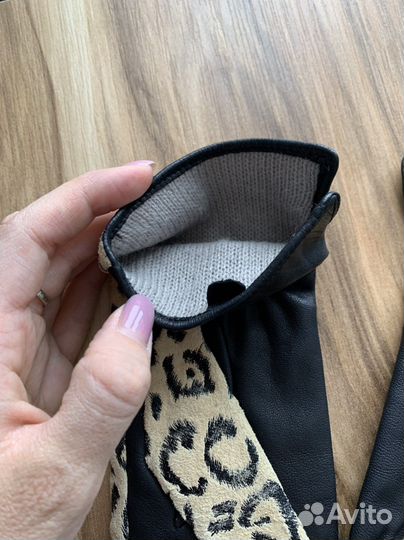 Перчатки кожаные Givenchy