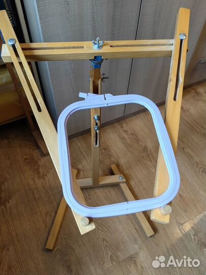 Напольный станок для вышивания с лампой