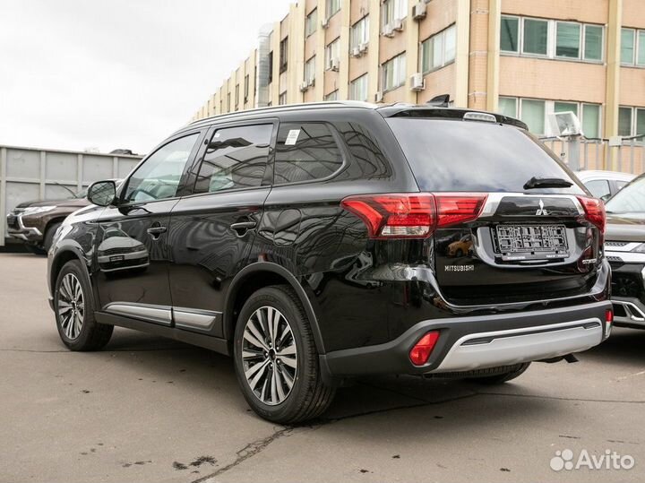 Mitsubishi Outlander 2.0 CVT, 2022