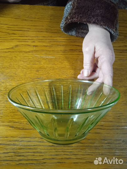 Конфетница, салатник, вазочка зелёного стекла