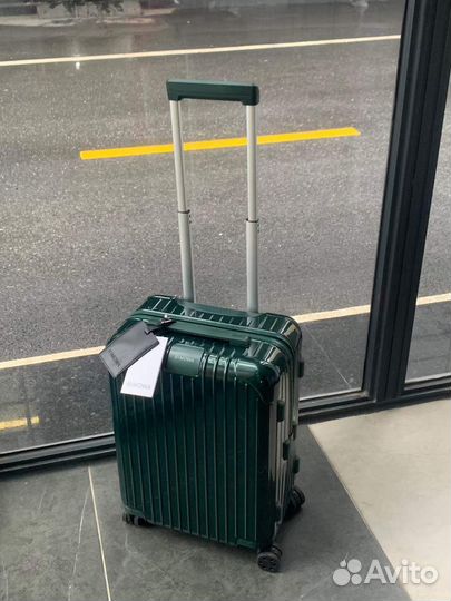 Чемодан rimowa essential