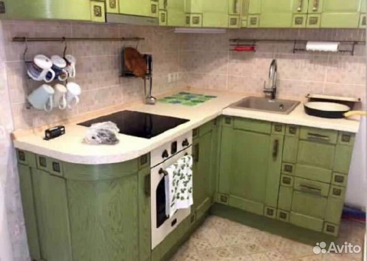 Кухонный гарнитур зеленый в стиле прованс
