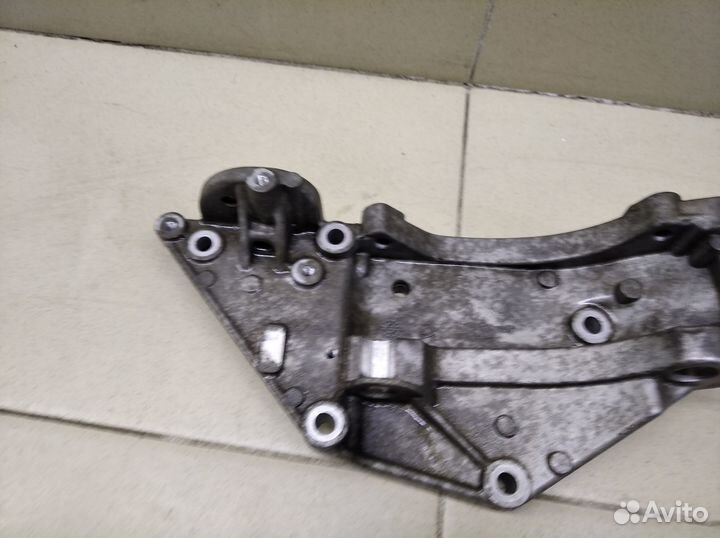 Кронштейн генератора Kuga 2008-2012