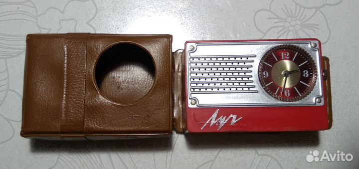 Часы с будильником луч