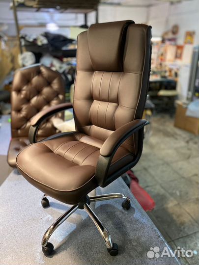 Офисное кресло