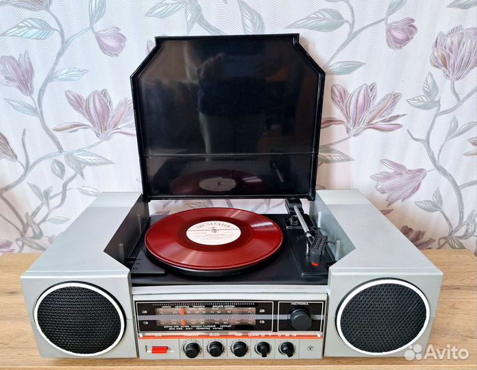 Проигрыватель винила 