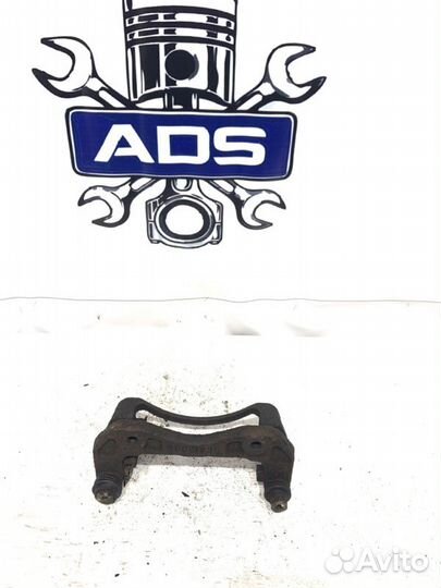 Скоба суппорта передняя Ssangyong Rodius D27DT