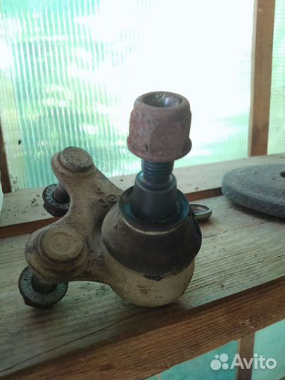 Шаровая опора правая skoda yeti