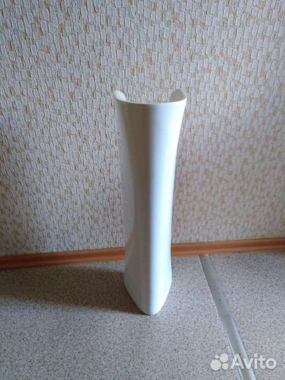 Фаянсовая подставка под раковину