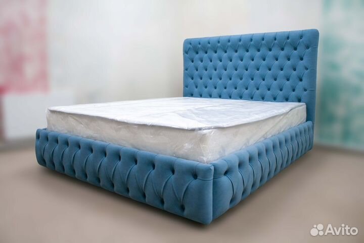 Кровать с мягким изголовьем