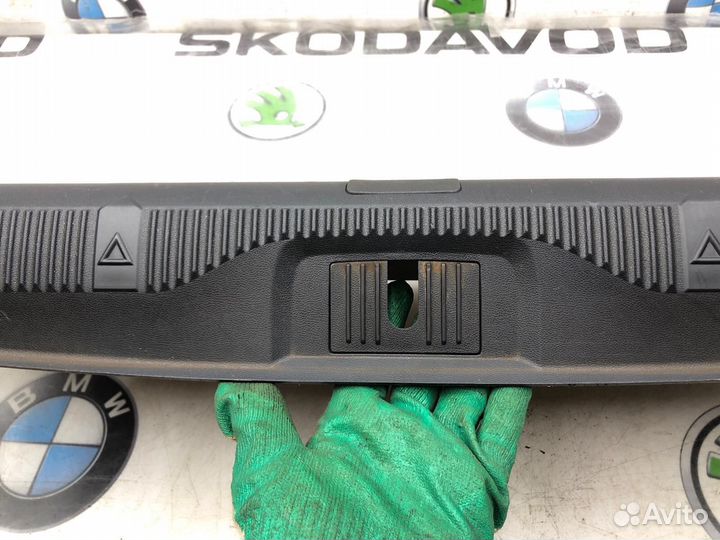 Накладка замка багажника Skoda Octavia A5 (1Z) 1.4