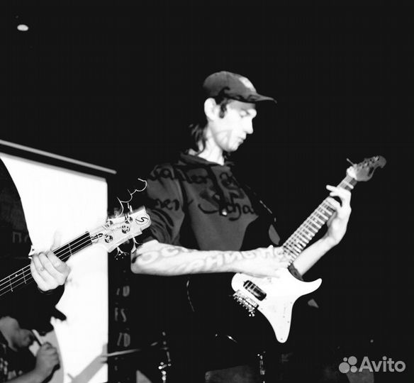 Преподаватель по электрогитаре