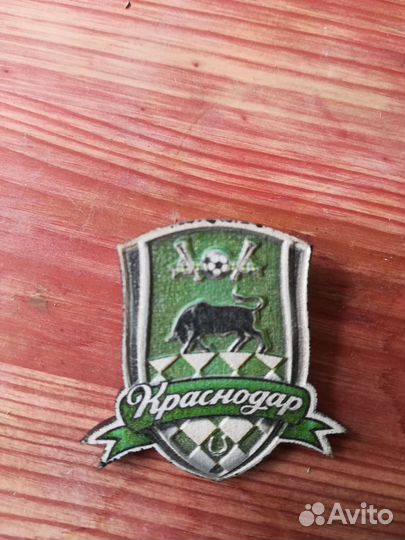 Деревянные значки и брелоки