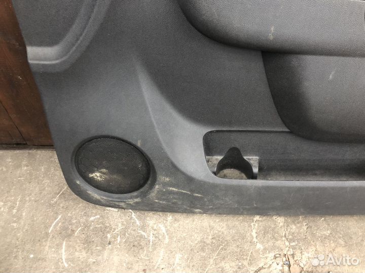 Обшивка передней правой двери Chevrolet Tahoe III